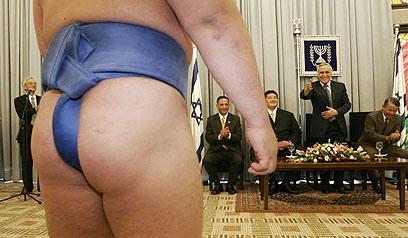 sumobutt.jpg sumobutt.jpg